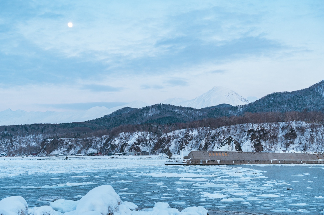 北海道知床-哥吉拉流冰